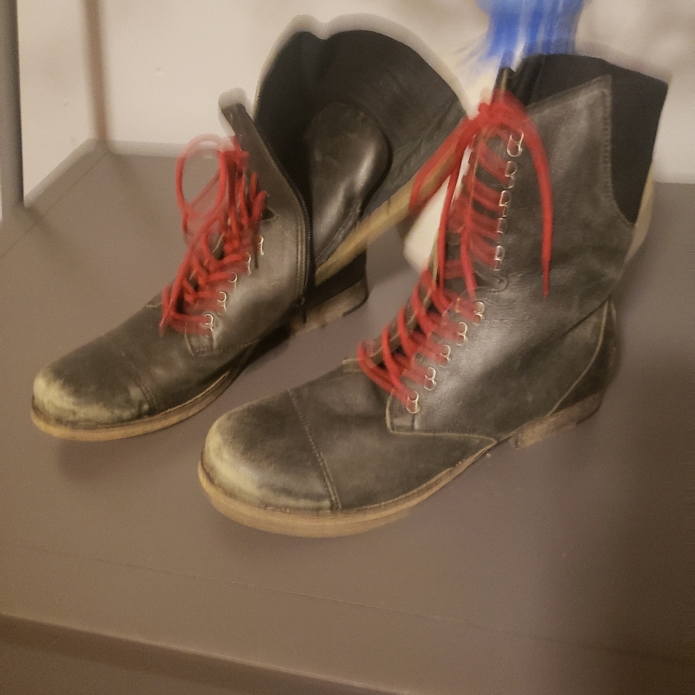 Matisse Distressed ankle boot